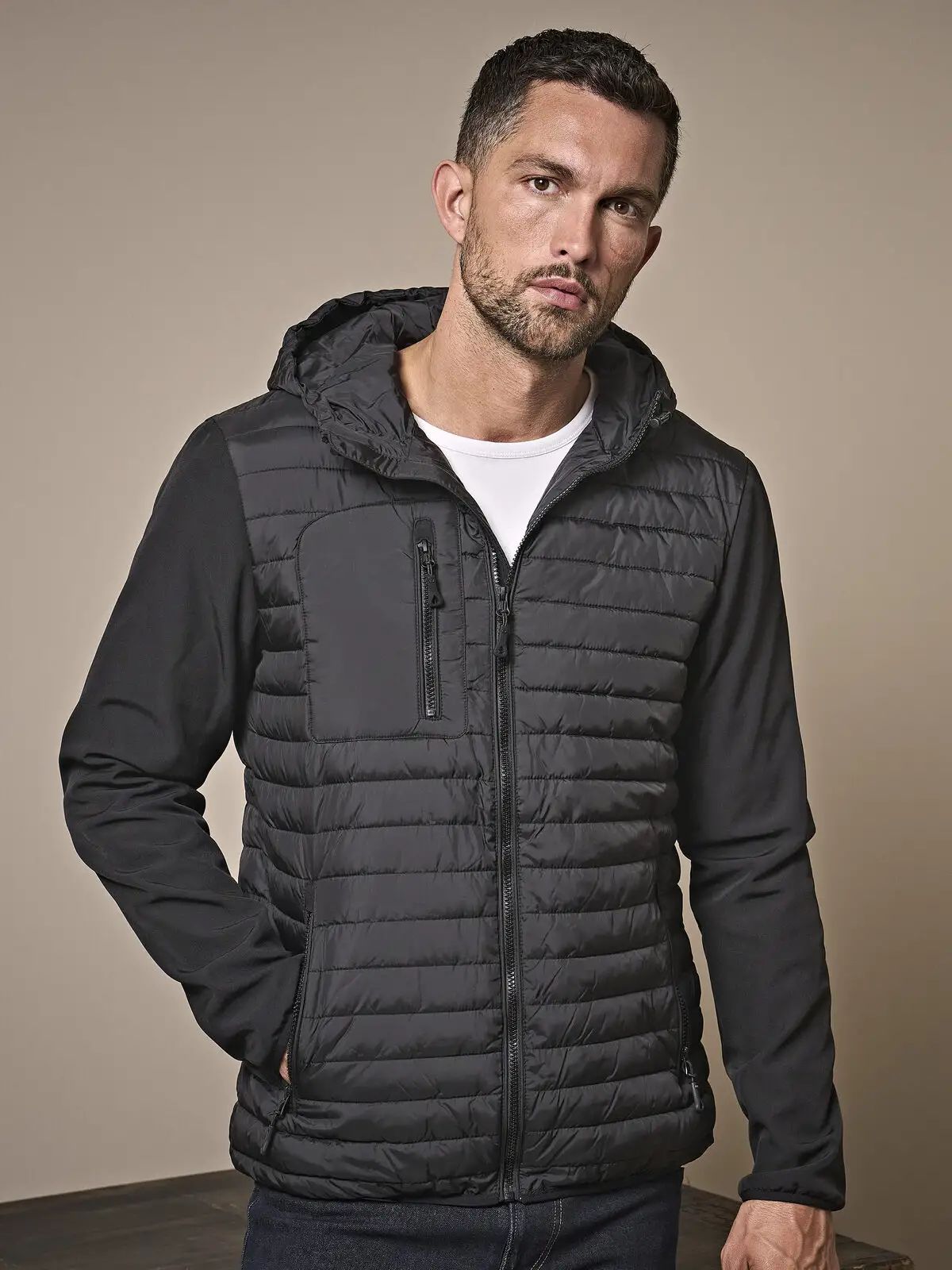 Giacca con maniche in softshell cappuccio regolabile e polsini elastici - Tee Jays - TJ9628