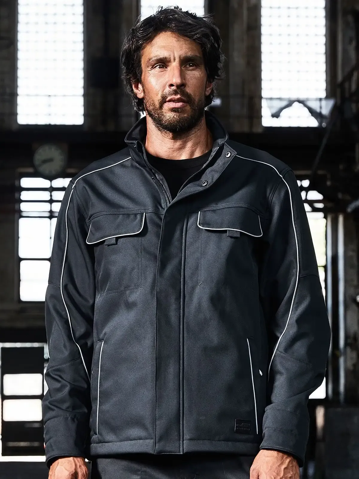 Giacca da lavoro in softshell con maniche ergonomiche e retro esteso - James & Nicholson - JN884