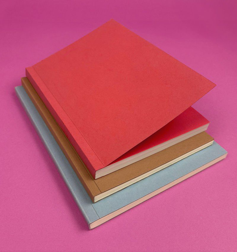 Libri narrativi e di saggistica con Brossura Pur e copertina colorata