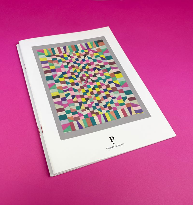 Fanzine e magazine con Punto metallico colorato e copertina morbida