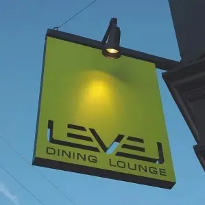 Insegna a Bandiera Luminosa Quadrata Personalizzata per Ristoranti o Locali