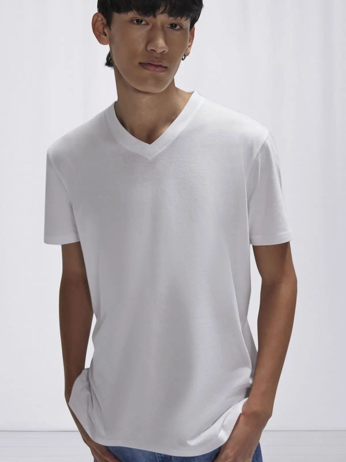 #E150 V - B&C Collection