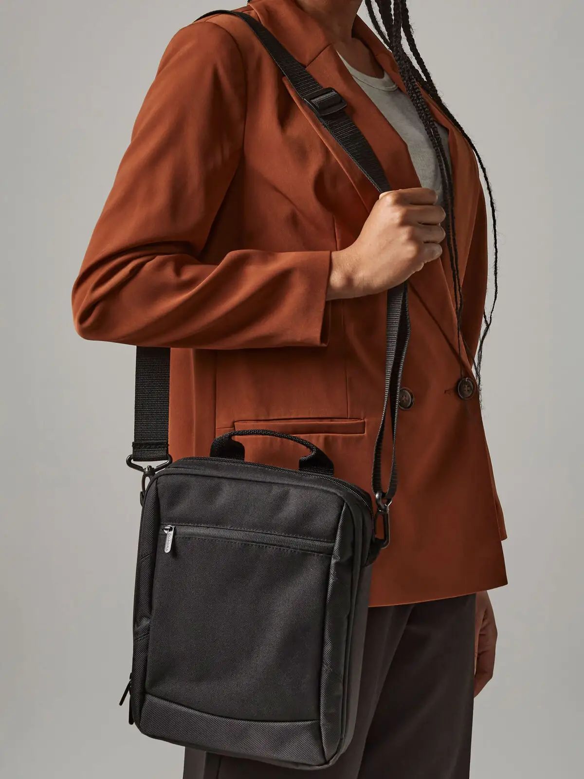Executive iPad/ Tablet Shoulder Bag - Quadra
